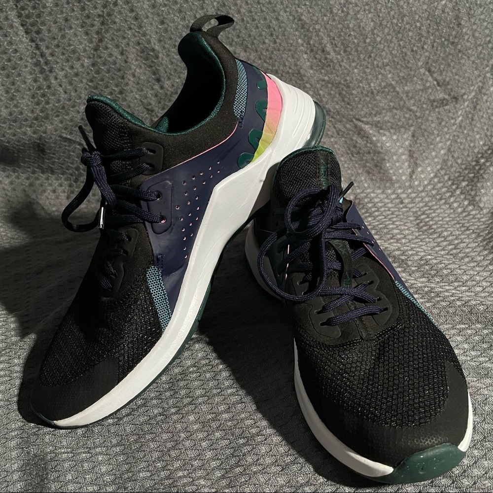 Nike Women's Air Max Bella Trainer 3 Shoe - Picture 2 of 7